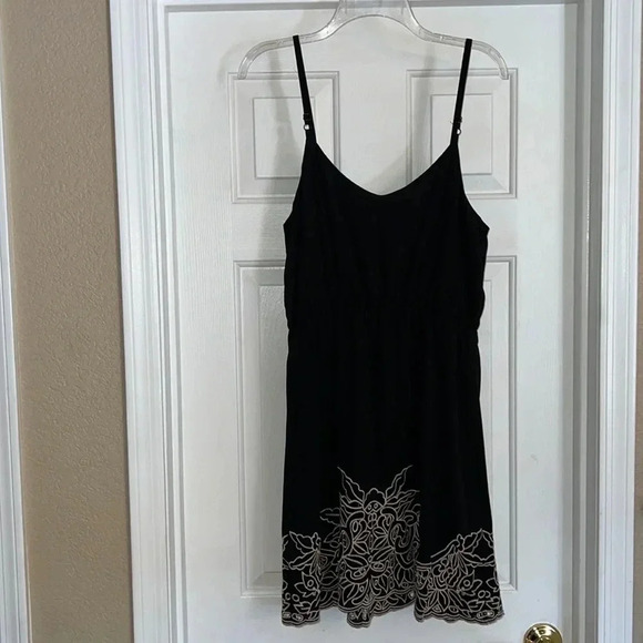 Mittoshop Black Dress Size MEDIUM Embroidered Hem - Picture 6 of 9